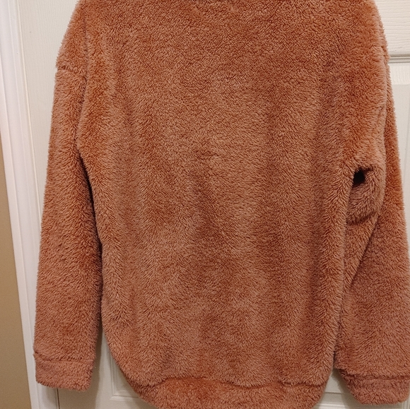 Ladies Derek Heart Sized Large Fake Fur Long Sleeved Pull Over Sweater - Picture 3 of 3